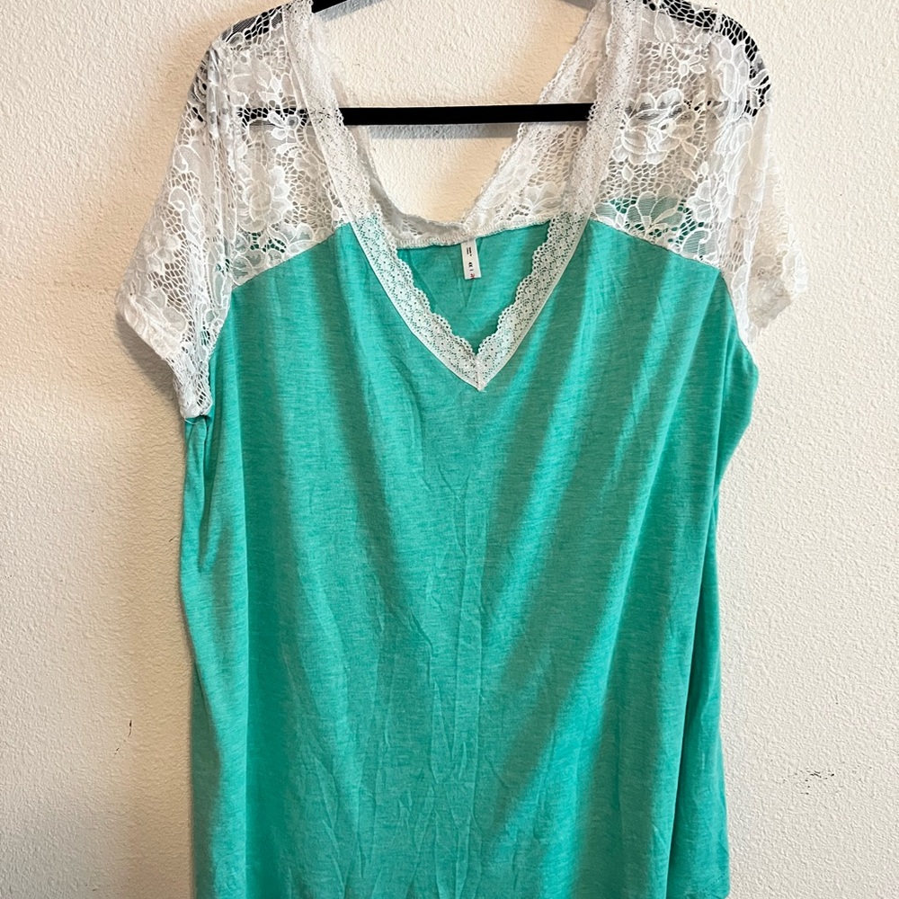 4x mint/lace top